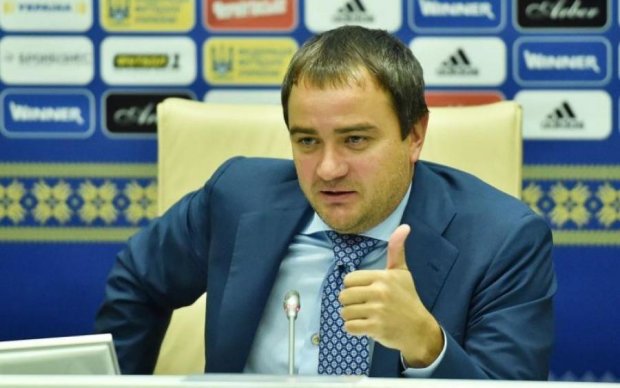Активісти закликали розслідувати причетність Павелко до завищення вартості будівництва футбольних полів