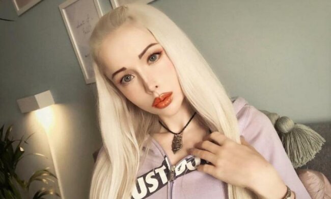 Українська Барбі голяком підкорила верхівку хмарочоса: фото