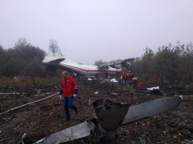 В аварийной посадке Ан-12 на Львовщине погибли пять человек, детали трагедии