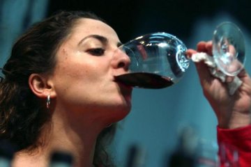 Печінка дає добро: скільки алкоголю можна випивати за день