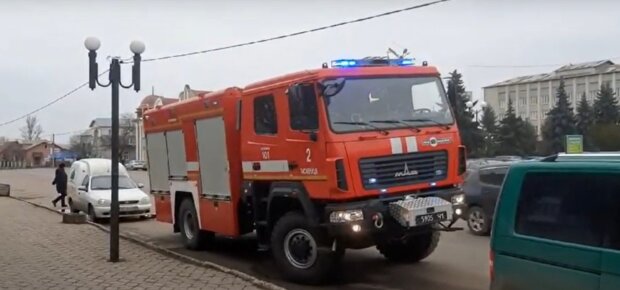 Пожарный автомобиль : Facebook ГСЧС Ивано-Франковской области