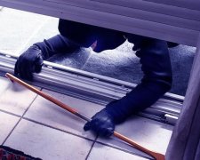 И смех, и грех: грабитель пошел на банкомат с динамитом