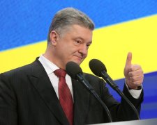 Порошенко отличился странной шуткой в сторону Зеленского: "Чуваки и чувихи"