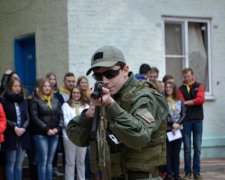 Шавки Захарченка перетворили дитину на гарматне м'ясо: фото