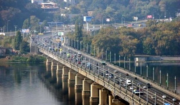 На киевских дорогах установят передвижные отбойники