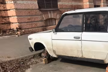 В Харькове разули старенький Жигуль, даже смотреть больно