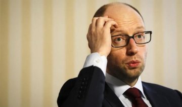 Яценюк продовжує ходити на роботу