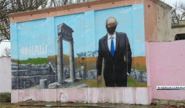 В Крыму поиздевались над граффити с Путиным на фоне руин (фото)