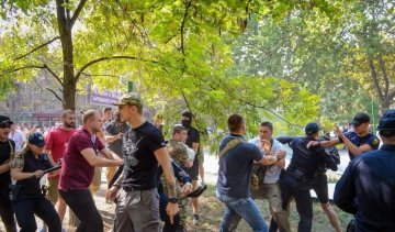 Конфлікт із забудовником в Одесі закінчився масовим побоїщем