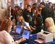 Українцям розрахували зарплати на кілька років уперед: як збільшуватимуться виплати кожні 12 місяців