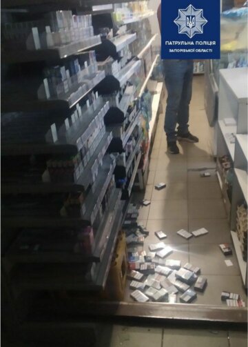 В Запорожской области мужчины ночью пробрались в магазин, фото: Патрульная полиция