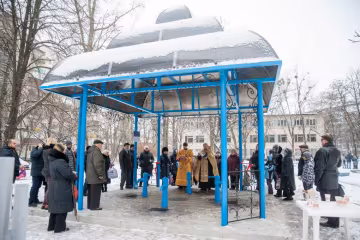 Київ залишився без води, до бюветів стоїть черга: названо адреси і терміни