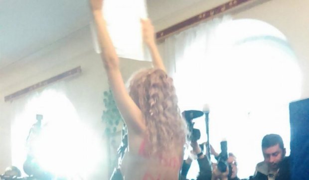 Фейкові «FEMEN» роздяглися перед Кличко (фото, відео)
