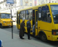 В Тернополе дерзкий маршрутчик "смял" пенсионерку, копы ищут свидетелей: "Кто видел?"