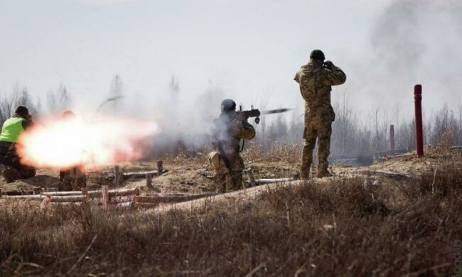 Залпы, танки и вертолеты: в Ровно проходят учения ВСУ