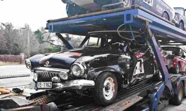 Водій Волги врізався в евакуатор на Житомирщині: є жертви