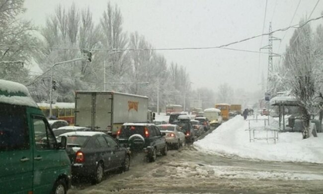 Рух на всіх дорогах в Україні розблоковано 