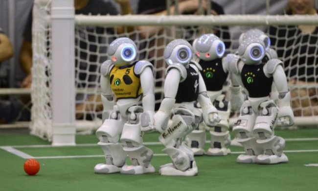 Японские роботы выиграли чемпионат мира по футболу