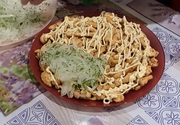 Луковый салат, кадр из видео