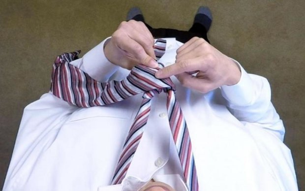 Лайфхак для мужчин: как легко и просто завязывать галстук
