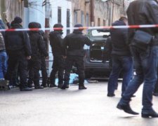 Свято вдалося: харків'янин стріляв по лікарях і спустив собак на копів