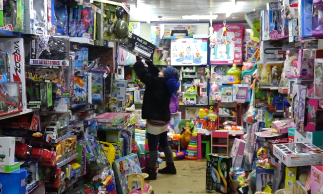 Дитячі іграшки. Фото: скрін youtube