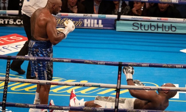 Вайт відправив Чісору у важкий нокаут: відео