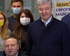 Пірнає в гроші, як Скрудж? Порошенко задекларував 1,4 тонни готівки