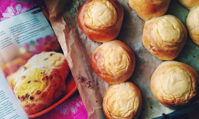 Новорічна кухня: ароматні ватрушки з мандаринами