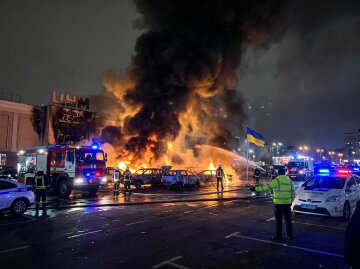 Дніпро атака дрона пожежа ТЦ