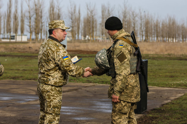 Полторак похвастался зарплатой $1000 в армии: украинские воины в курсе?