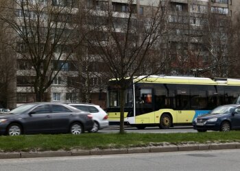 Вулиця Патона у Львові: транспорт повертається на маршрути