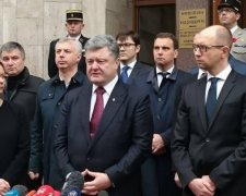 Порошенко и Яценюк возложили цветы к посольству Франции (фото) 