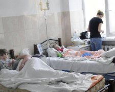 Не убила война, так добьют свои: на Донбассе отравили десятки детей