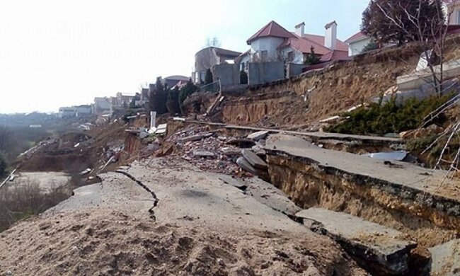 Елітні котеджі Одеси "пішли" у море (фото)