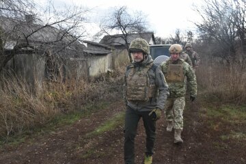 Візит Рєзнікова і Залужного в зону ООС, фото: Facebook