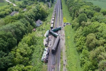 Наслідки залізничної катастрофи на Хмельниччині показали з висоти пташиного польоту