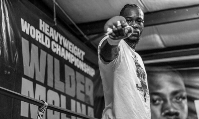 Появилось видео драки команд Уайлдера и Бризила в отеле