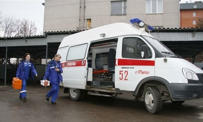 Замість милостині на пенсіонерку зійшла вивіска магазину
