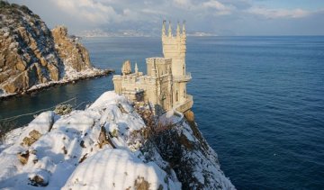 Нічого вештатись: окупанти закрили Ластівчине гніздо для туристів