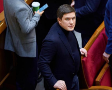 Нардеп Тарасов отримав 23 млн доходів за рік: більша частина – подарунки від батька у розшуку