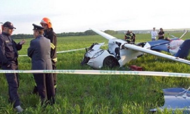 На Львівщині впав легкомоторний літак: загинуло двоє людей