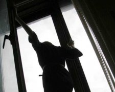 У Рівному жінка намагалася зістрибнути з дев'ятого поверху