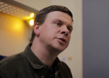 Дмитро Комаров, кадр із документального фільму "Рік"