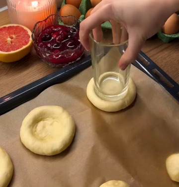 Булочки с сыром и вишней: фото скрин рецепта