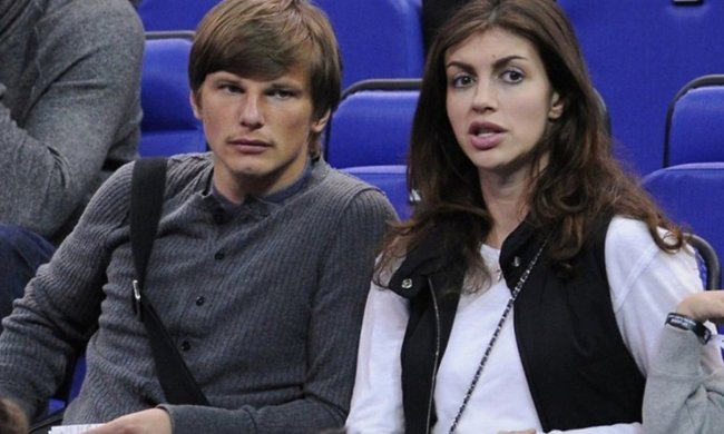 Жена Аршавина натравила на футболиста ФСБ