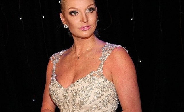 Троянди у смітнику і волохаті дивани: немита Волочкова похвалилася офісом