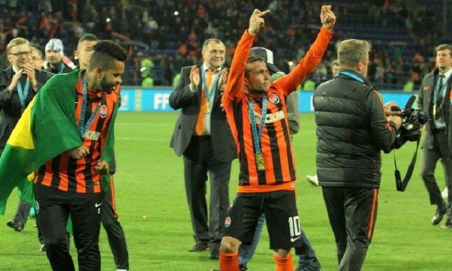 Игрок Шахтера показал неприличный жест фанатам