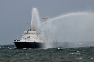 Продырявленный "Бердянск": в сеть слили фото боевого украинского катера, атакованного Путиным