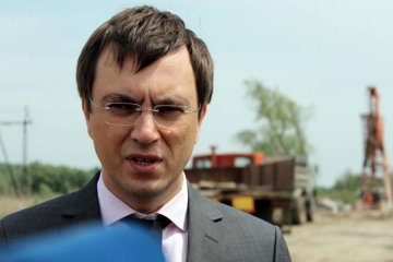 Рублі не пахнуть: поки Омелян "бореться з Росією", його дружина торгує там шубами